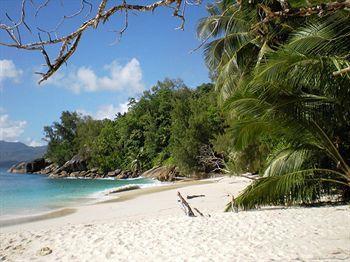 De Jardin Self-catering * Port Glaud